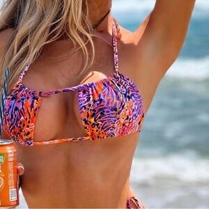 New! Berry Beachy Swim Multi Way Bikini Top (Ziggy) XL